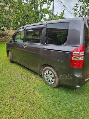 Toyota Noah 2.0 143hp AWD (8 Seater) 2012 Gray