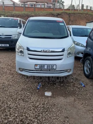 Toyota Noah 2010 White