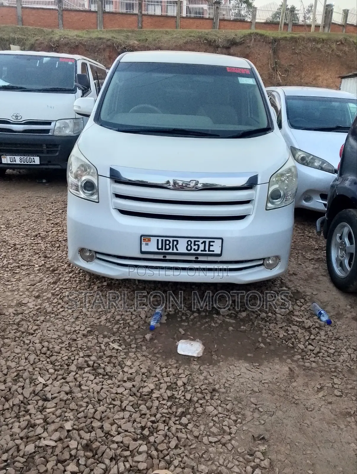Toyota Noah 2010 White