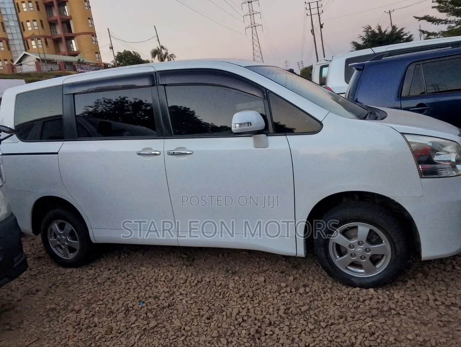 Toyota Noah 2010 White