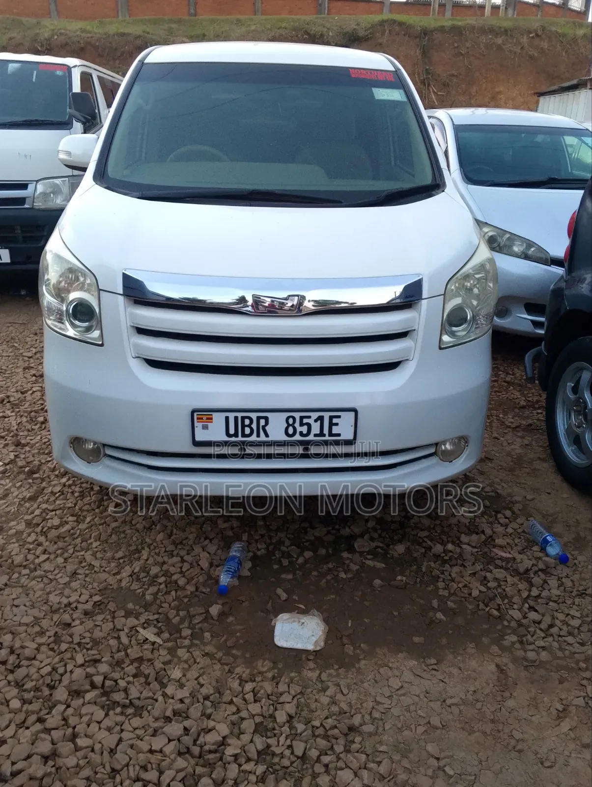 Toyota Noah 2010 White
