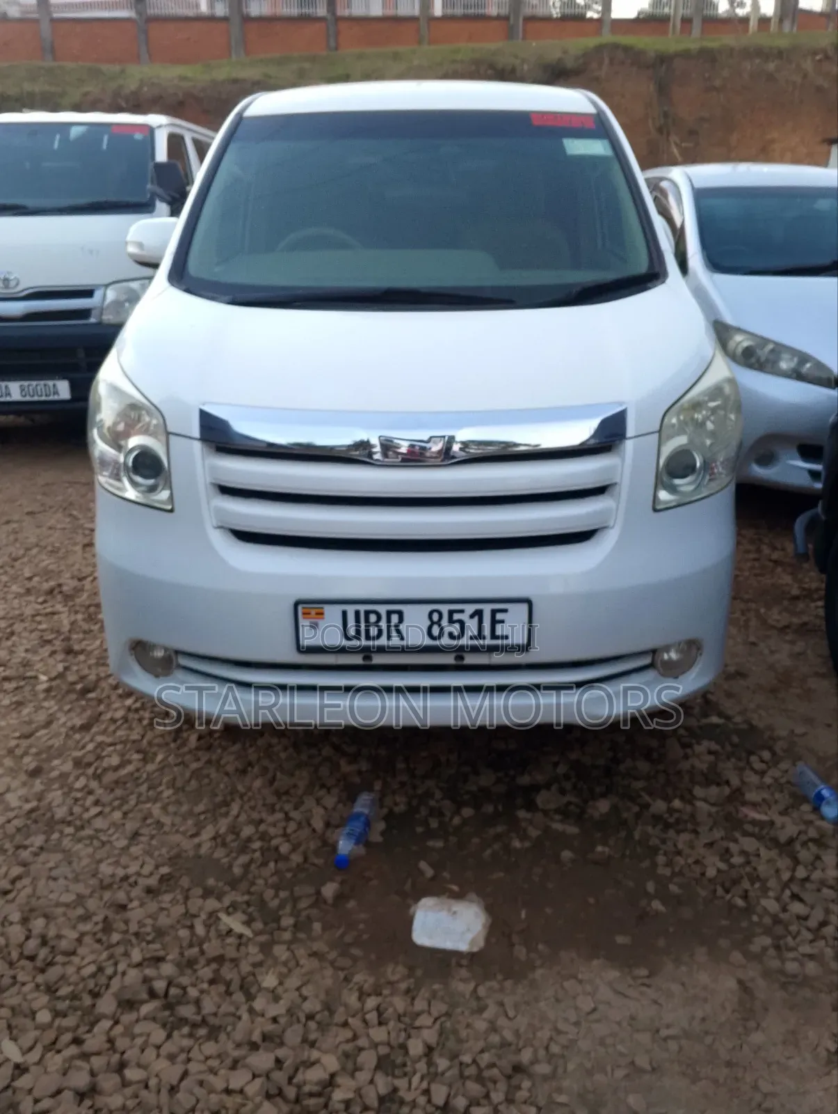 Toyota Noah 2010 White