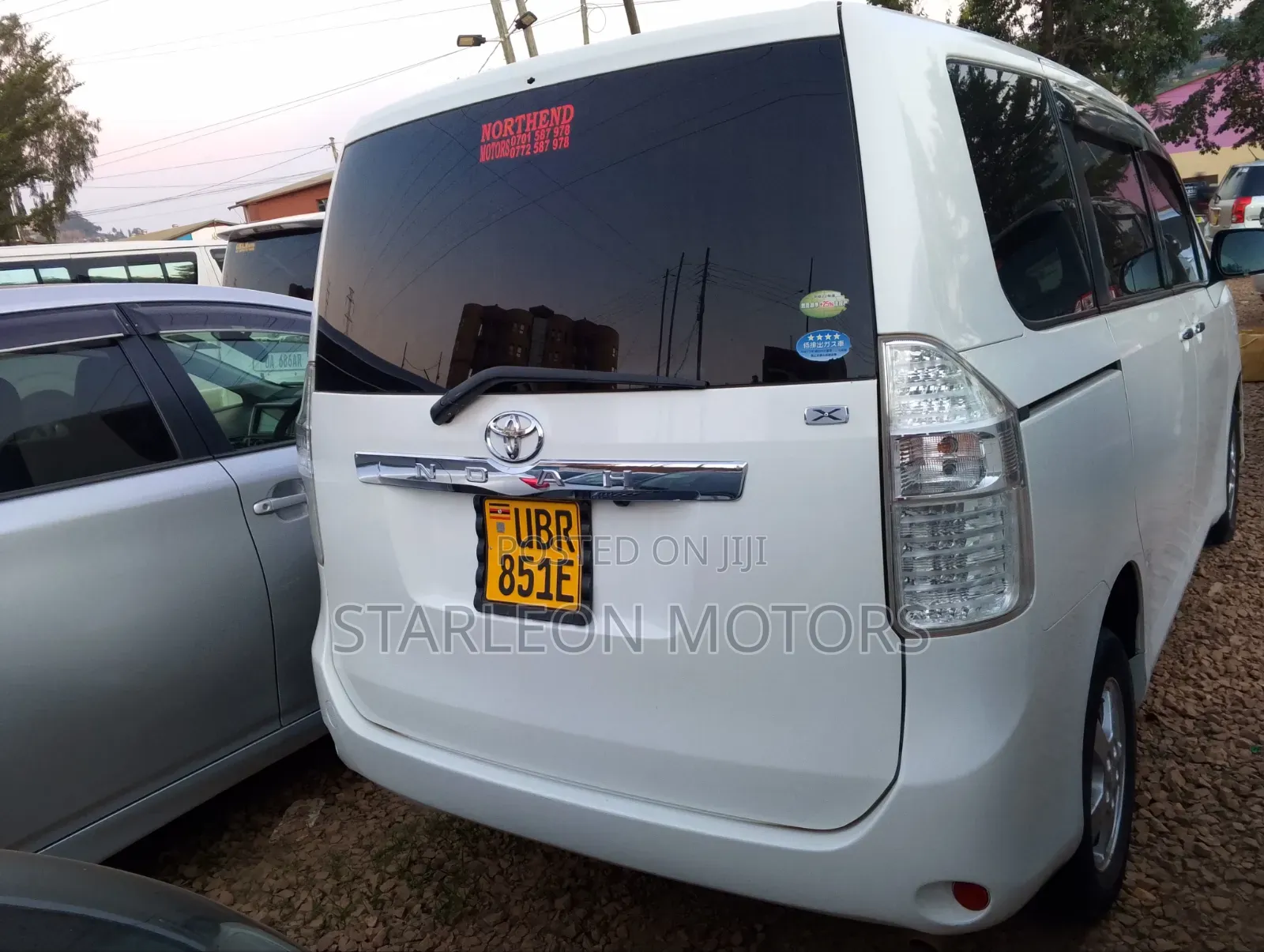 Toyota Noah 2010 White
