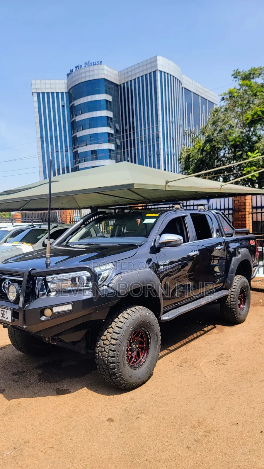 Toyota Hilux SR 4x4 2017 Black