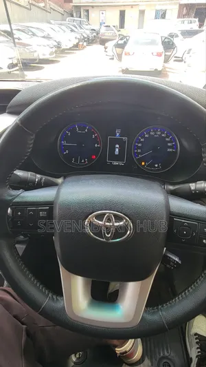 Toyota Hilux SR 4x4 2017 Black