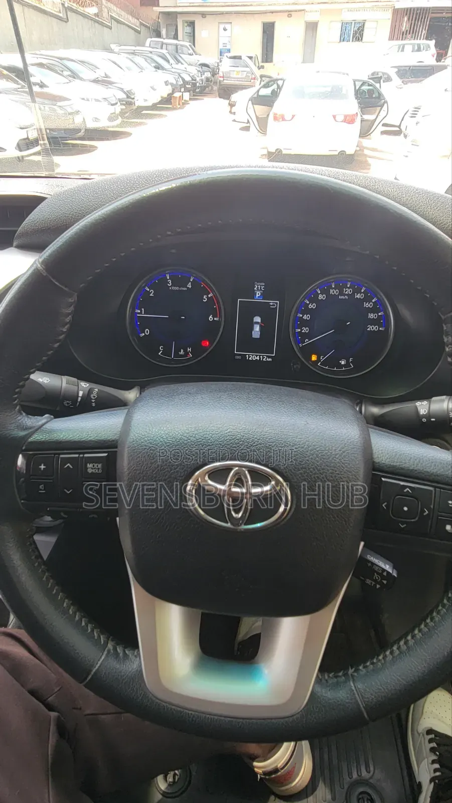 Toyota Hilux SR 4x4 2017 Black