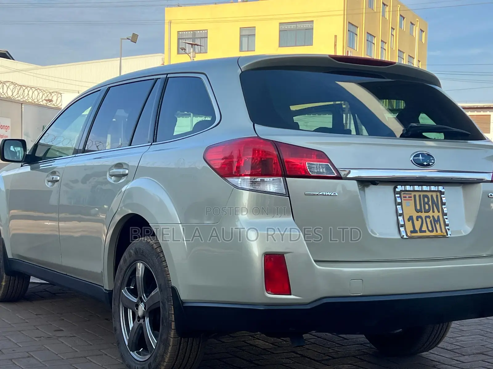 Subaru Outback 2010 Gold