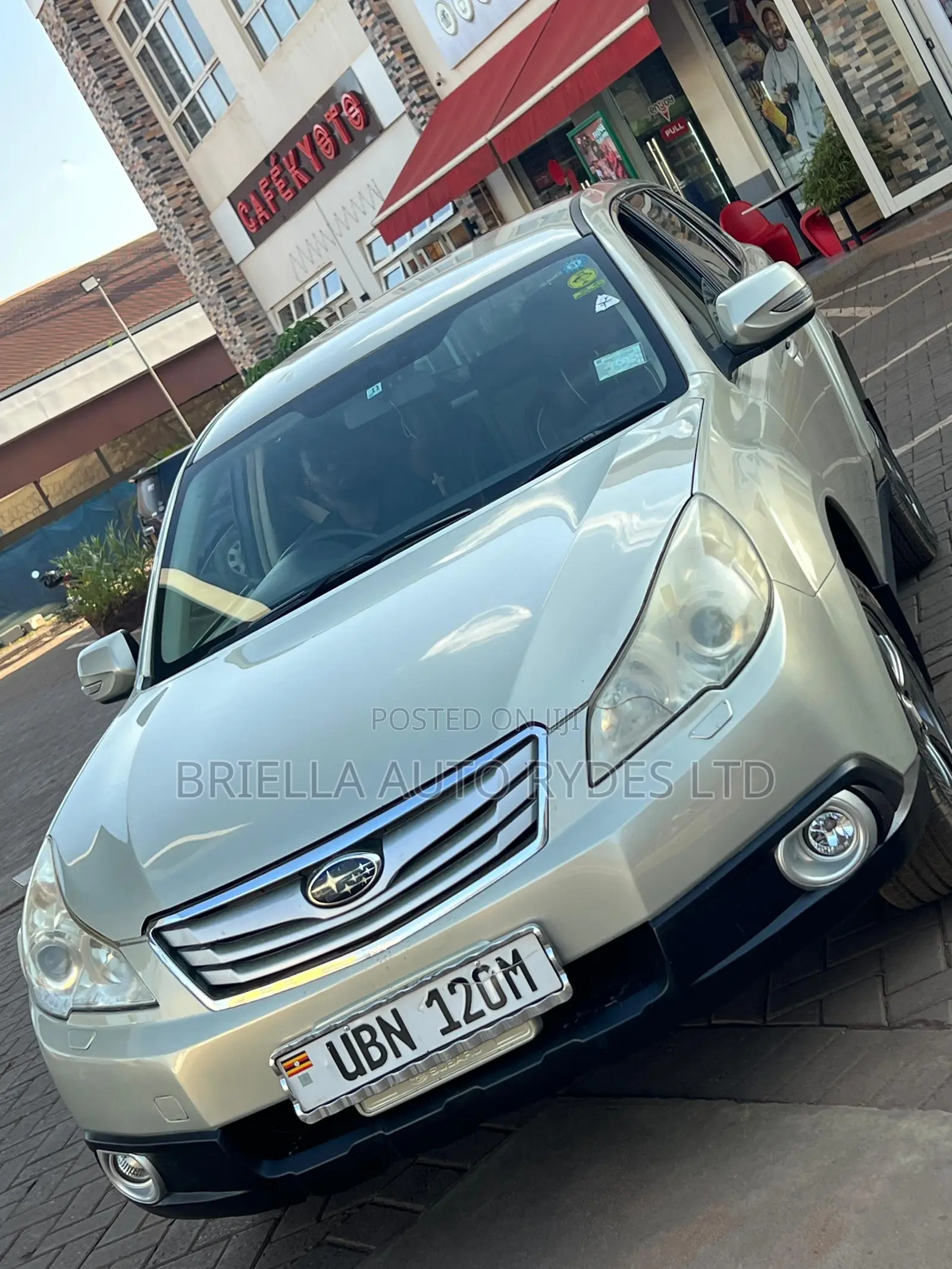Subaru Outback 2010 Gold