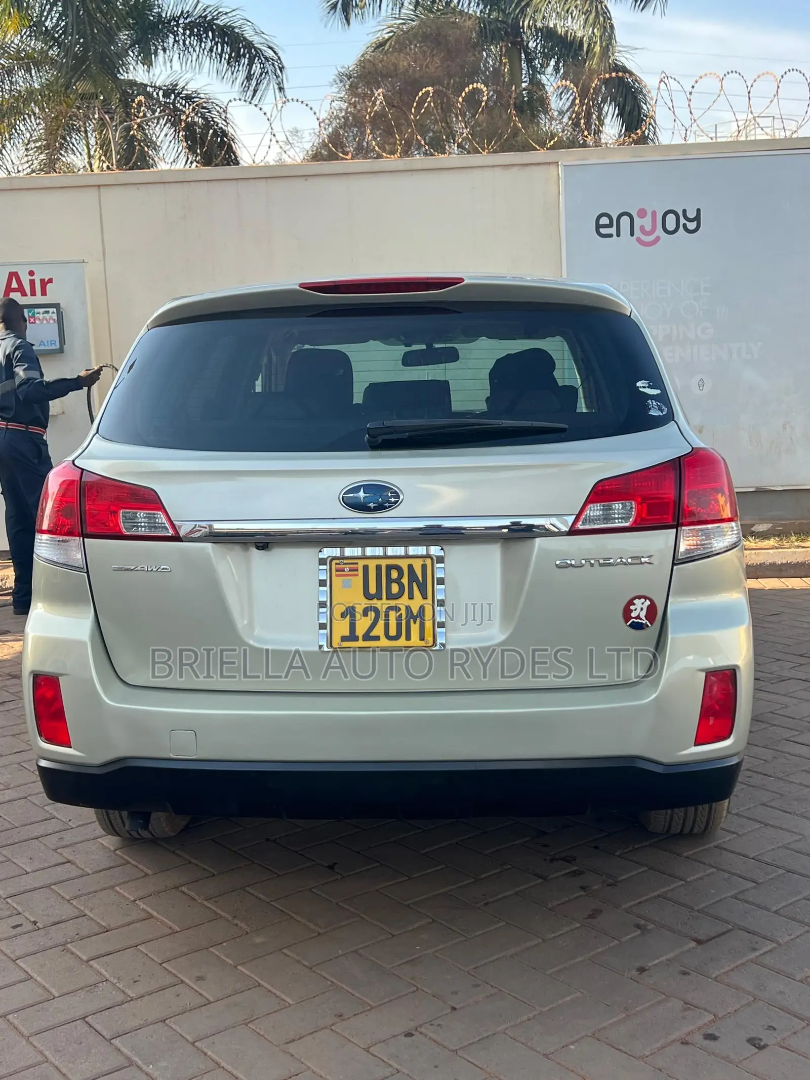 Subaru Outback 2010 Gold
