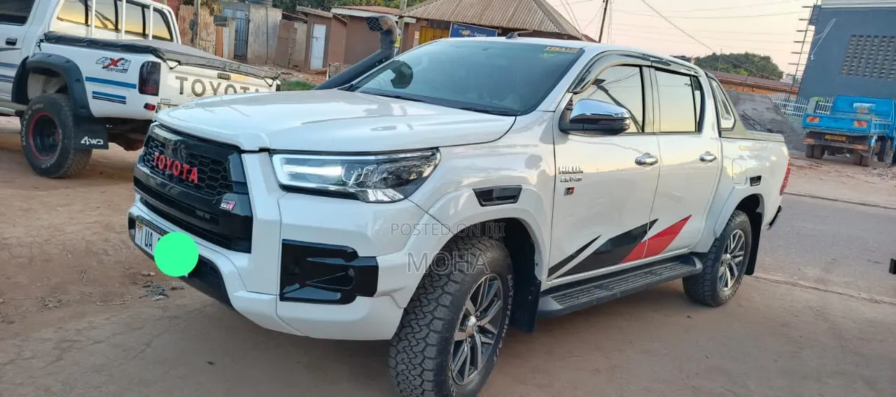 Toyota Hilux 2012 White