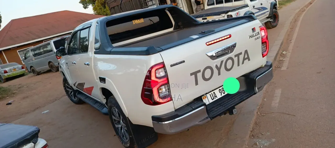 Toyota Hilux 2012 White