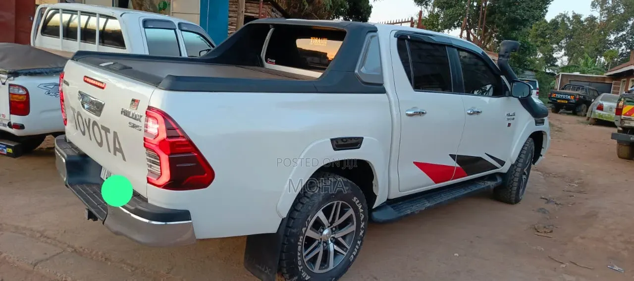 Toyota Hilux 2012 White