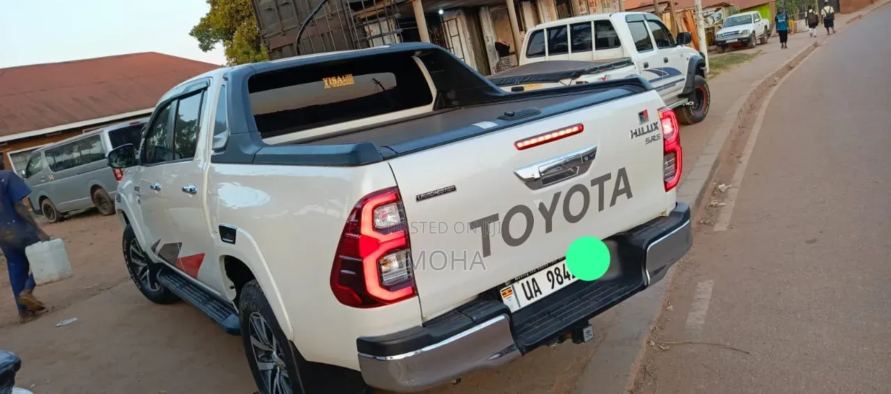 Toyota Hilux 2012 White