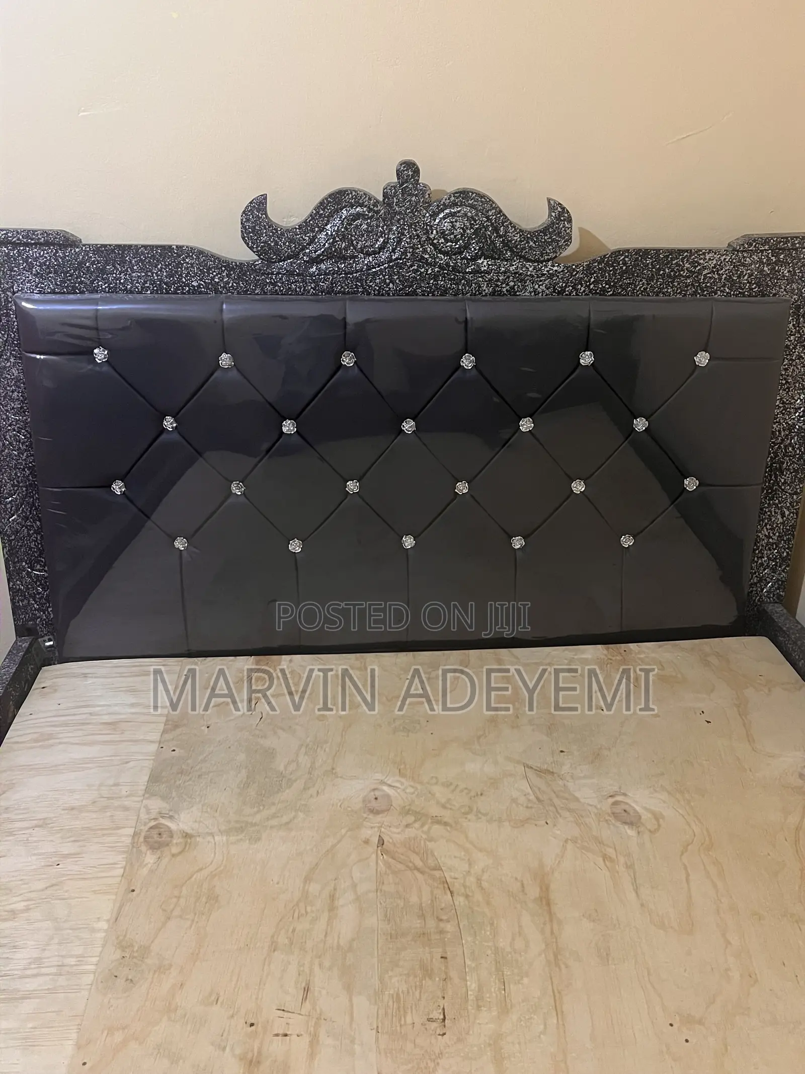 Bed/ Bed Frame