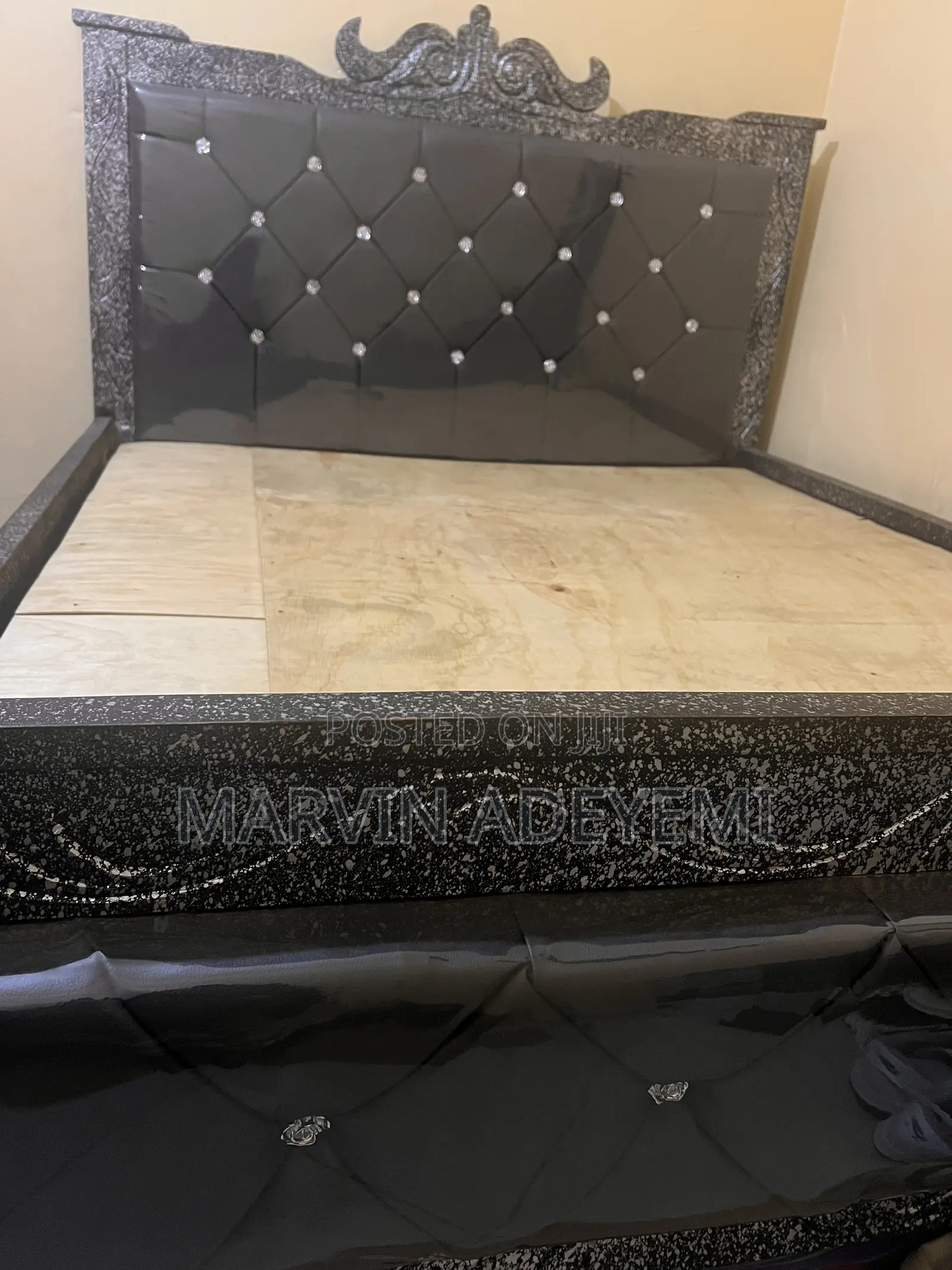 Bed/ Bed Frame