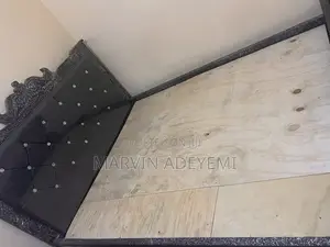 Bed/ Bed Frame