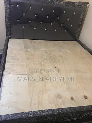Bed/ Bed Frame