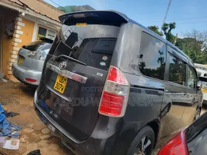 Toyota Noah 2009 Gray