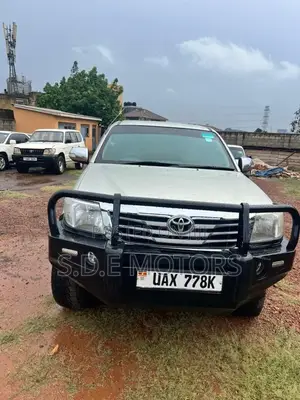 Toyota Hilux SR5 4x4 2014 Gold