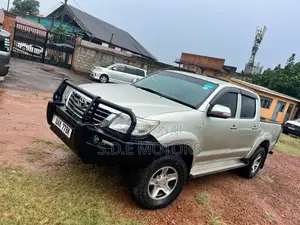 Toyota Hilux SR5 4x4 2014 Gold