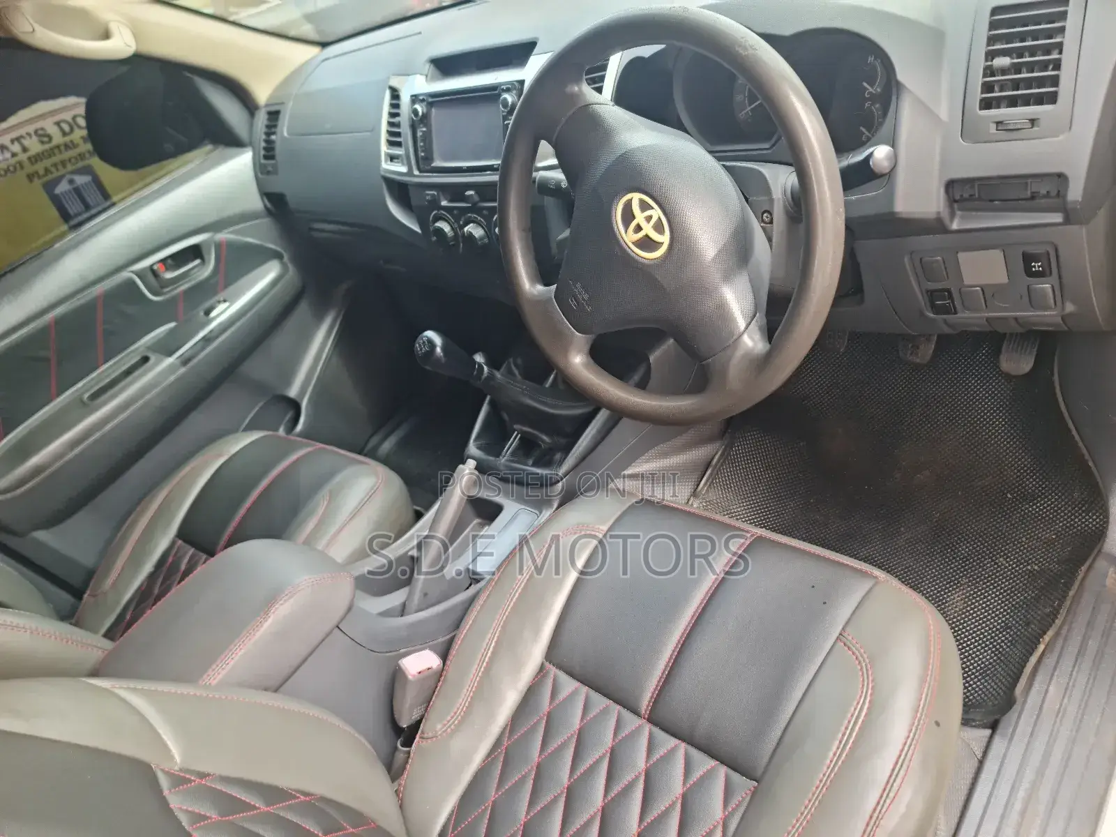 Toyota Hilux SR5 4x4 2014 Gold