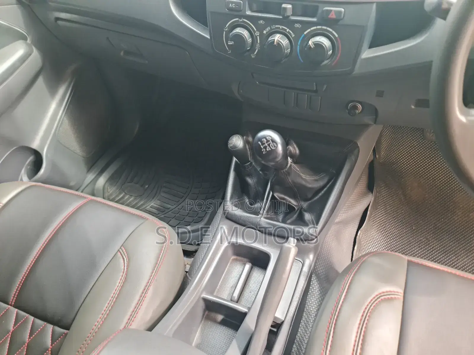Toyota Hilux SR5 4x4 2014 Gold