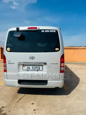 Toyota HiAce 2016 Silver
