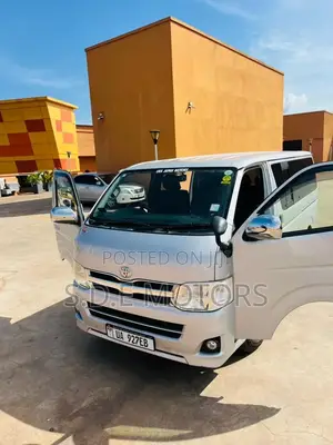Toyota HiAce 2016 Silver