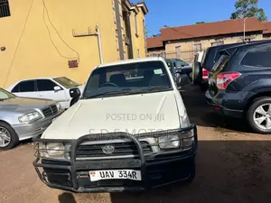 Toyota Hilux 1998 White
