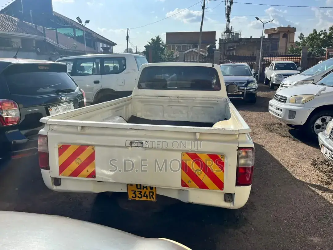 Toyota Hilux 1998 White