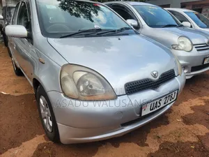 Toyota Vitz 2000 Silver
