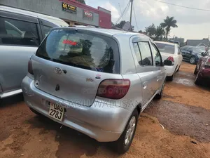 Toyota Vitz 2000 Silver
