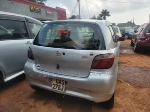 Toyota Vitz 2000 Silver
