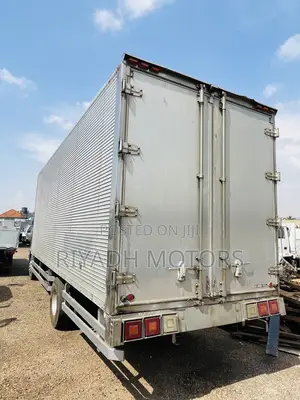 Fuso Fighter Blue Color 20ft