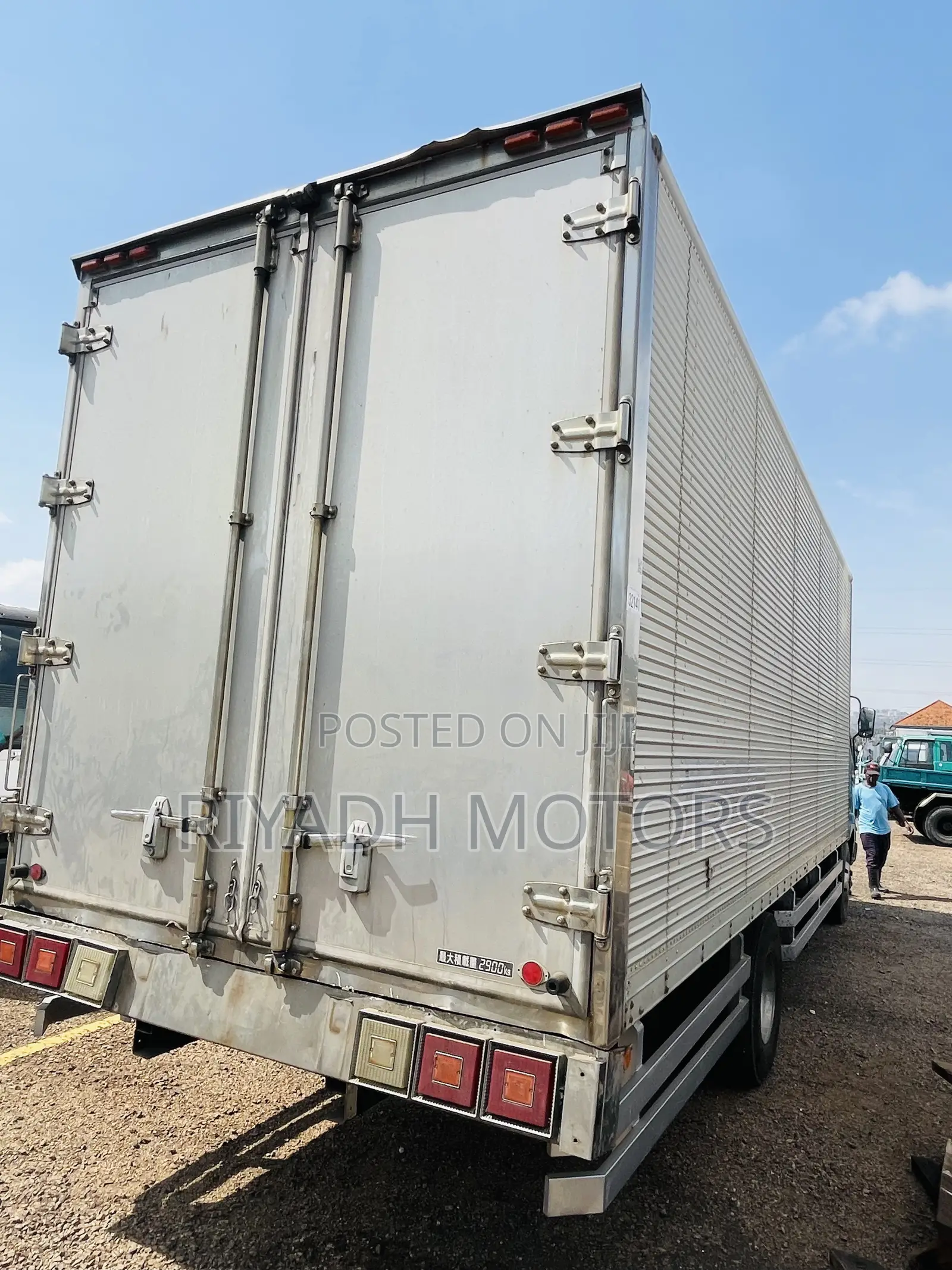 Fuso Fighter Blue Color 20ft