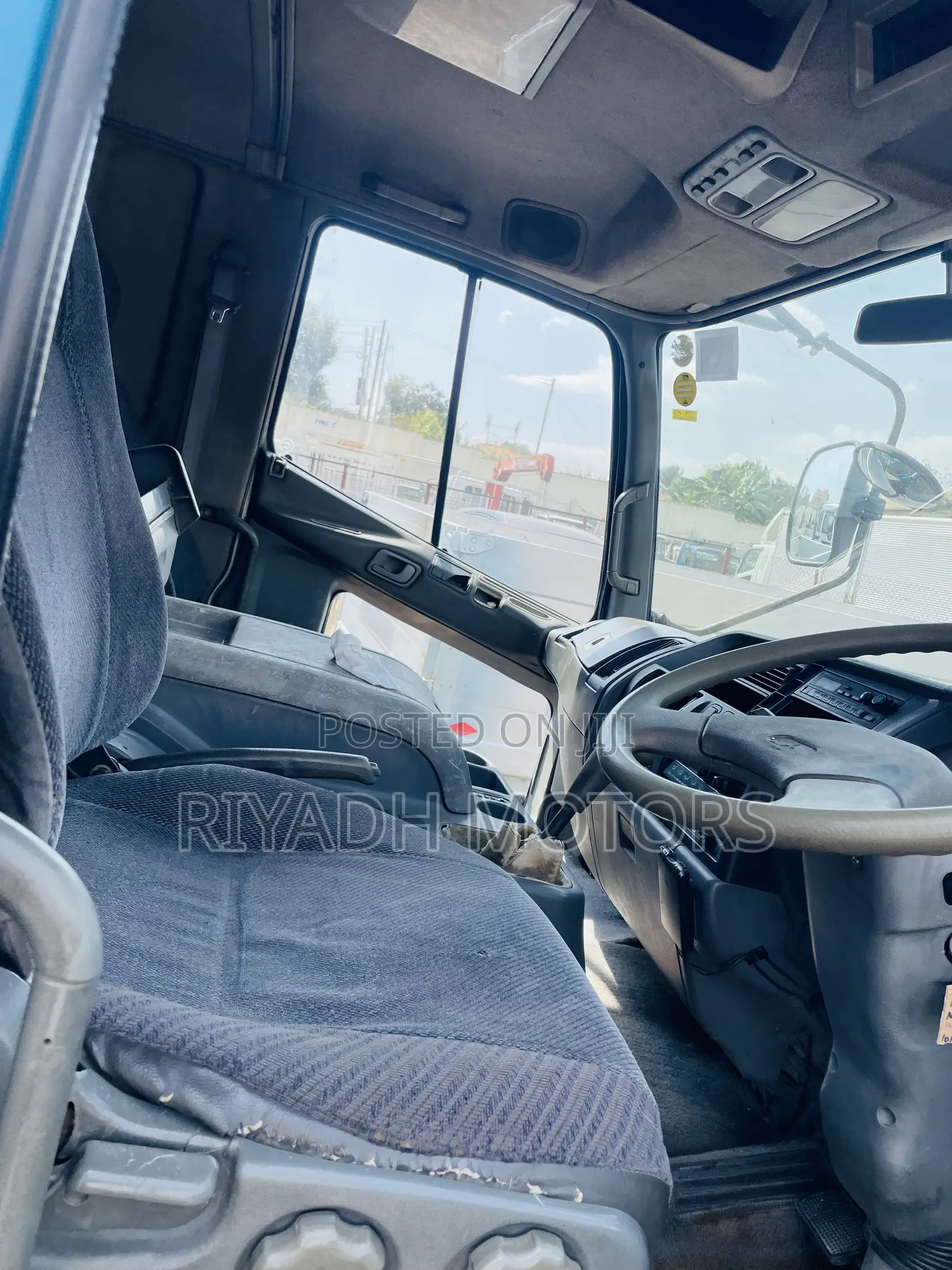 Fuso Fighter Blue Color 20ft