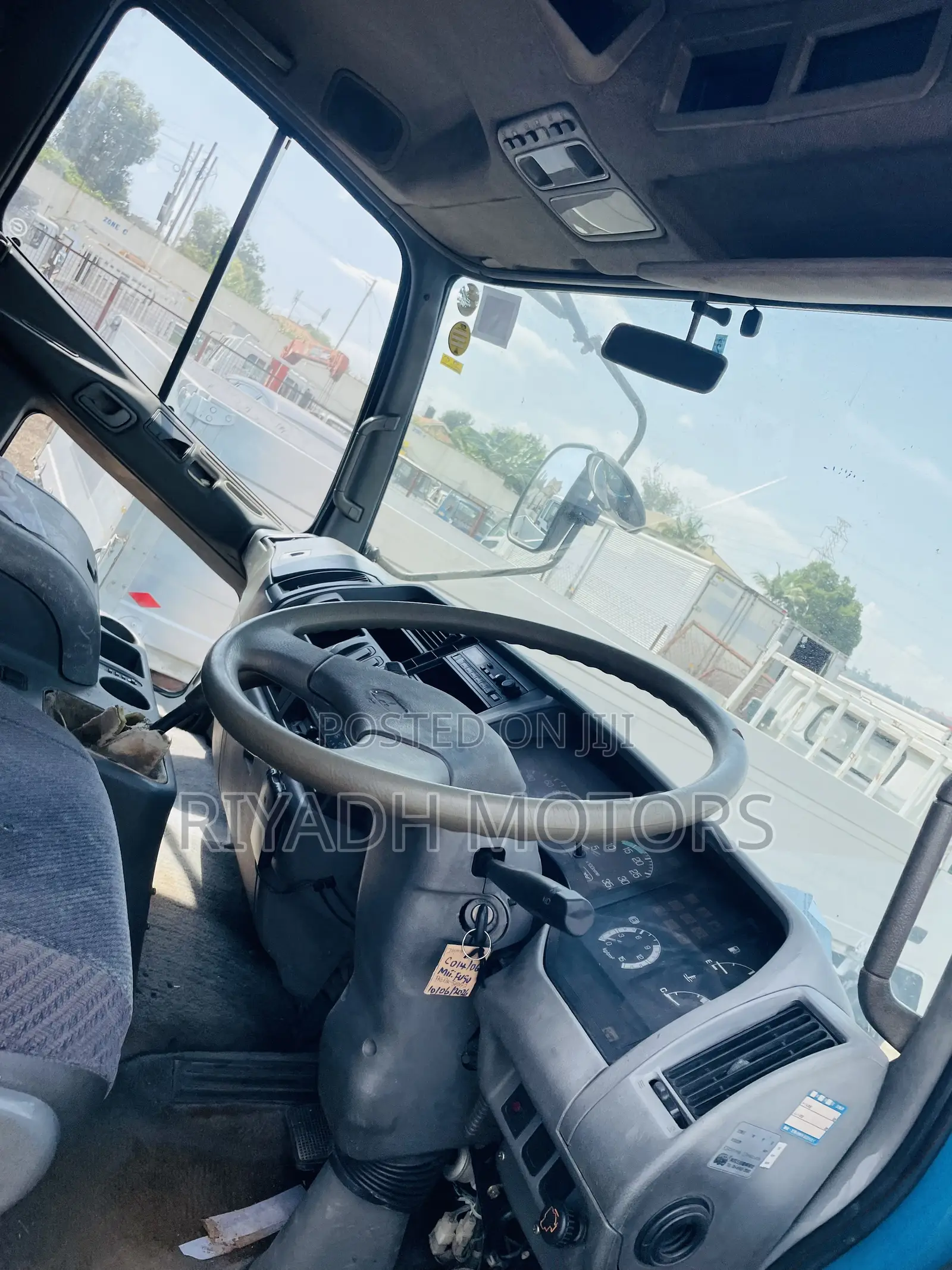 Fuso Fighter Blue Color 20ft