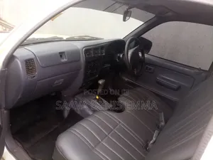 Toyota Hilux 1998 White