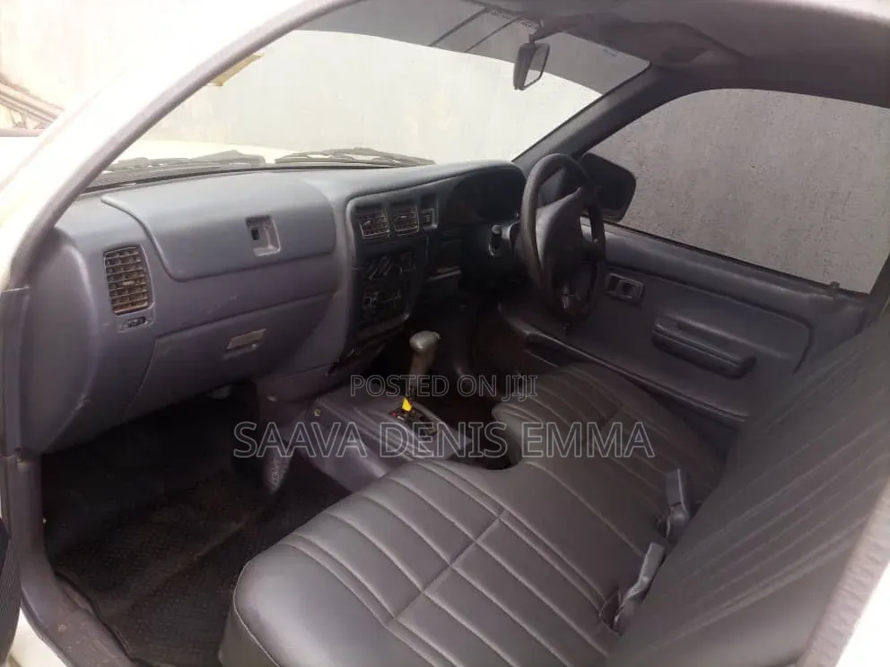 Toyota Hilux 1998 White