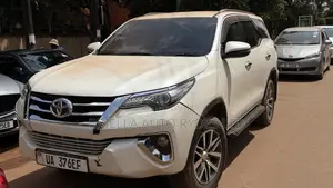 Toyota Fortuner 2018 White