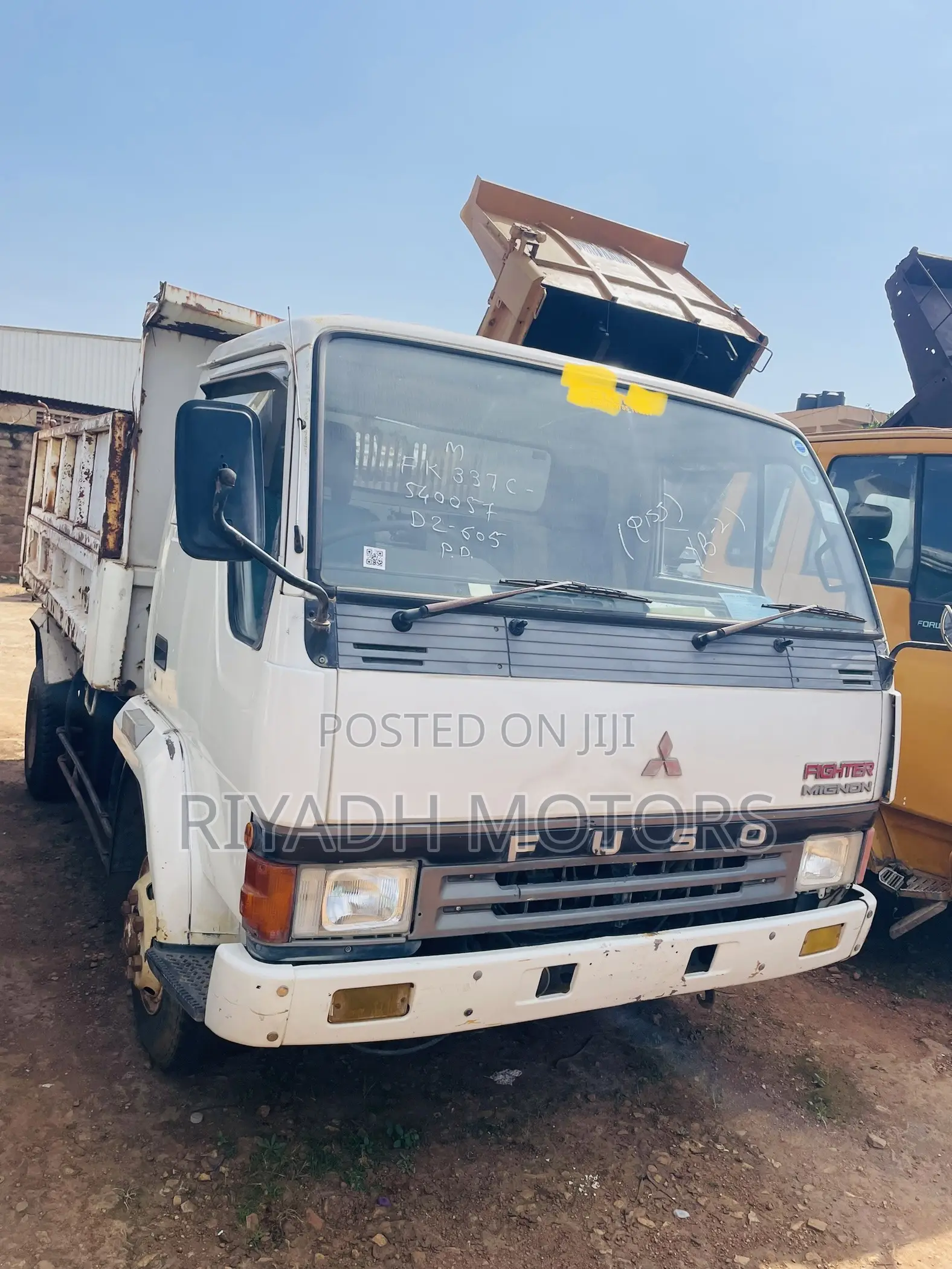 Fuso Fighter Mignon Dumper