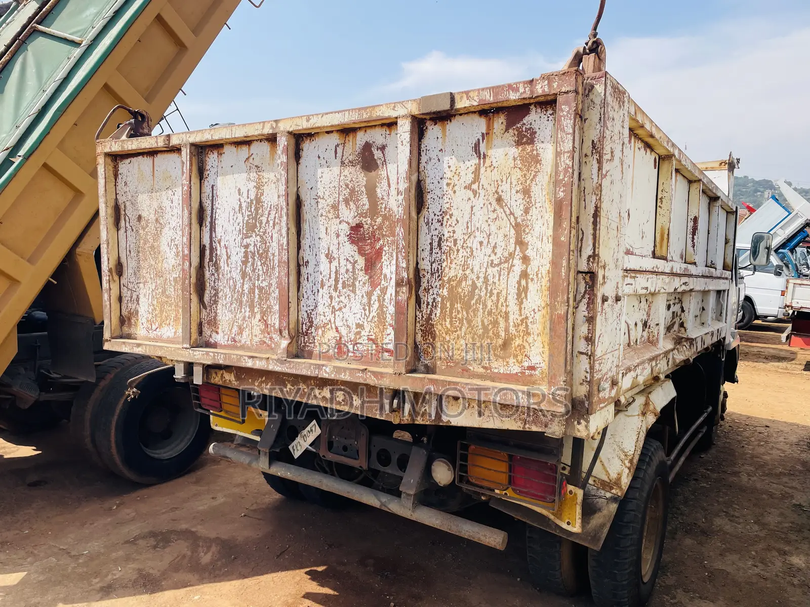 Fuso Fighter Mignon Dumper