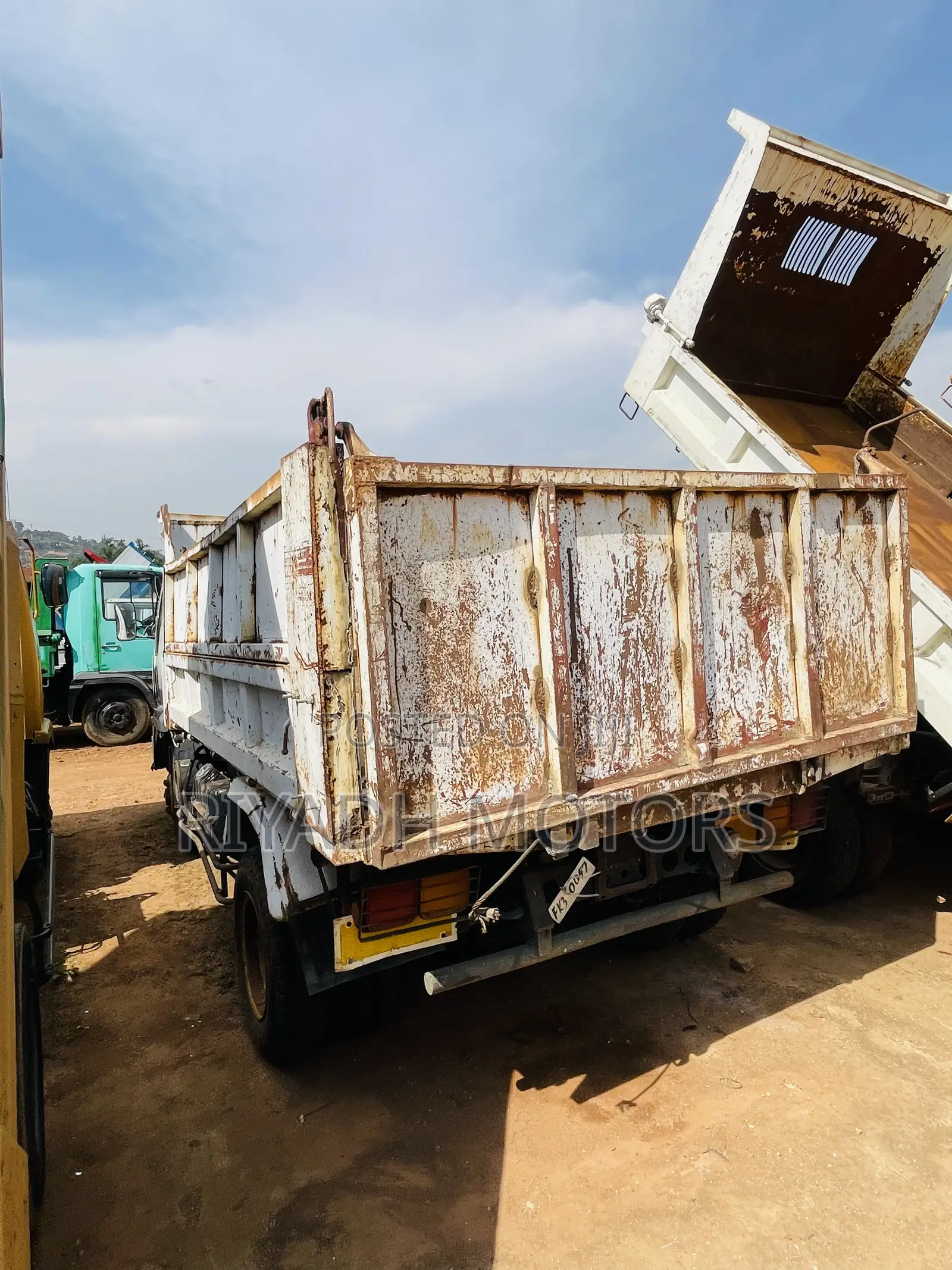 Fuso Fighter Mignon Dumper