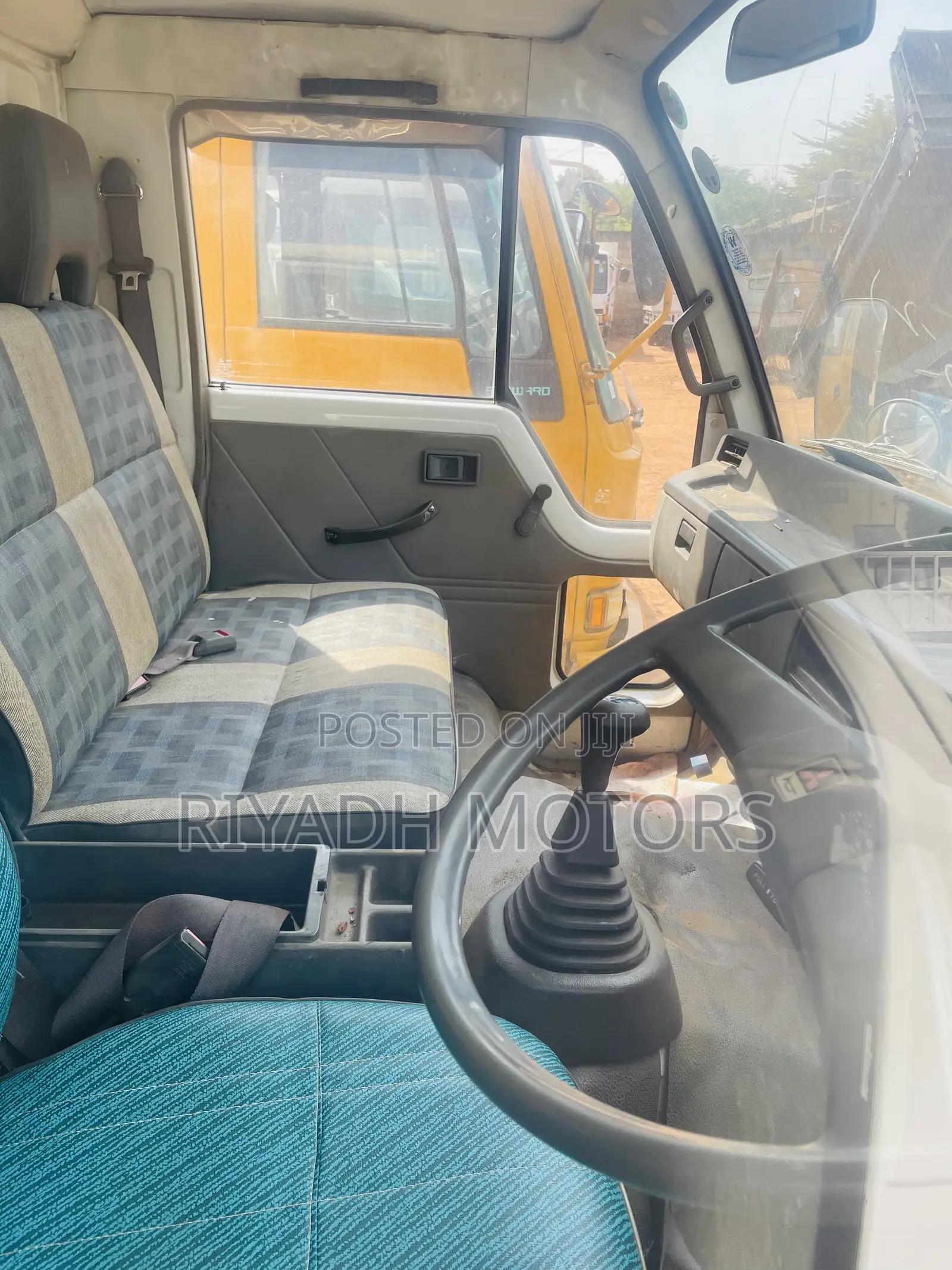 Fuso Fighter Mignon Dumper