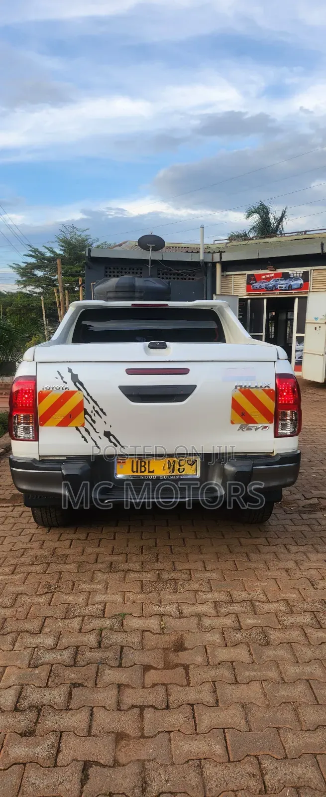 Toyota Hilux Revo Double Cab Deisel 2.4 AWD 2018 White