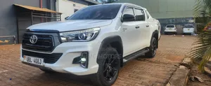 Toyota Hilux Revo Double Cab Deisel 2.4 AWD 2018 White