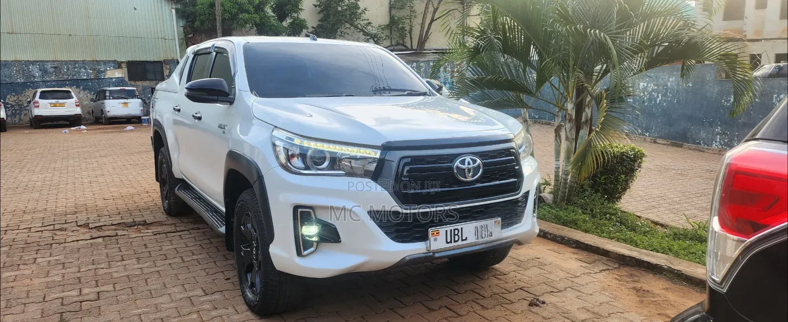 Toyota Hilux Revo Double Cab Deisel 2.4 AWD 2018 White