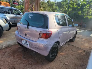 Toyota Vitz 2002 Silver