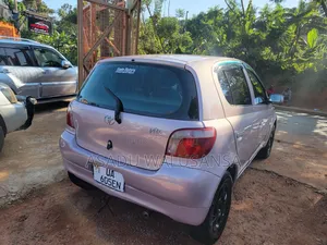 Toyota Vitz 2002 Silver
