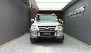 Mitsubishi Pajero V90 3.2 DI-D 2013 Beige
